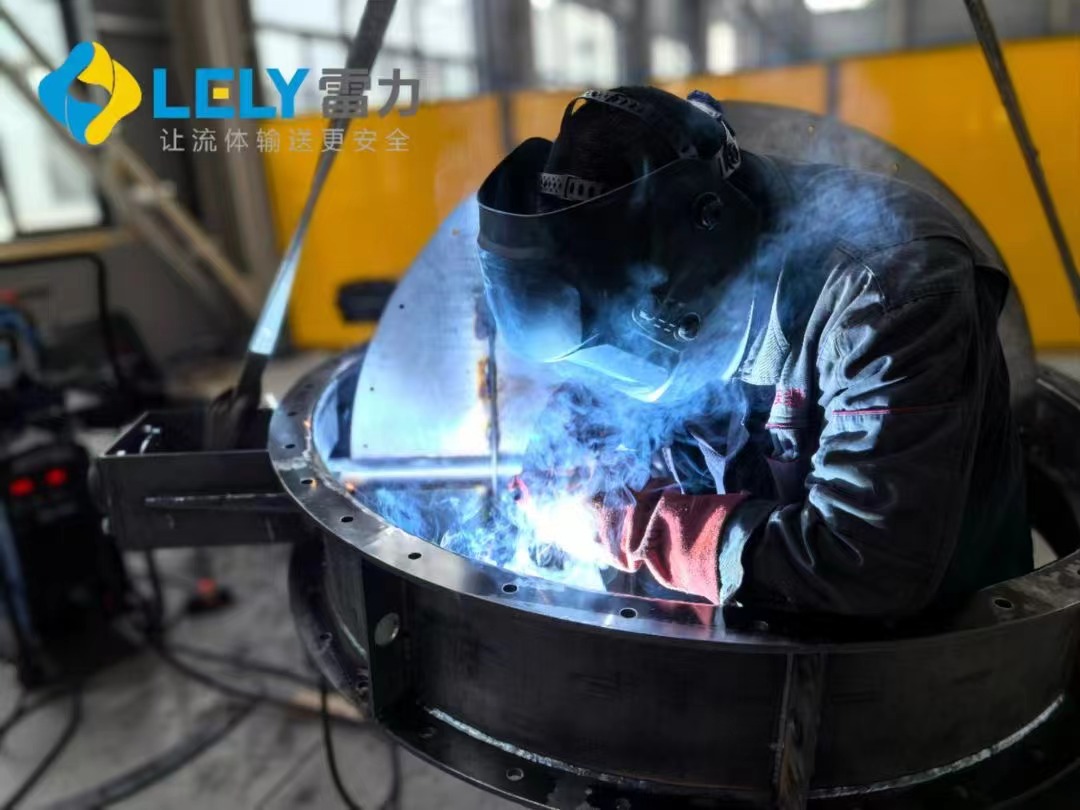 雷力閥門車間實(shí)拍.jpg 雷力閥門車間實(shí)拍.jpg